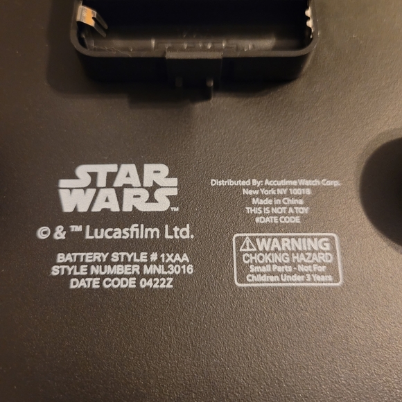 STAR WARS MANDALORIAN BABY YODA WALL CLOCK - Analog Battery Operated - Picture 4 of 8